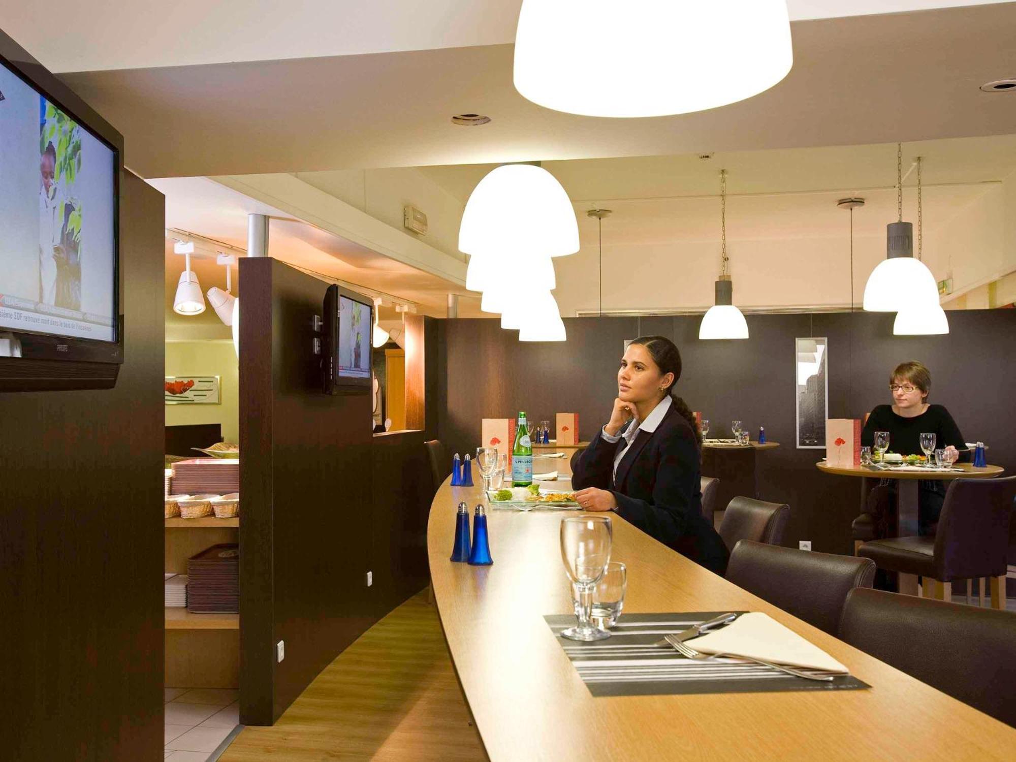 Hotel Ibis Paris Le Bourget La Courneuve Esterno foto