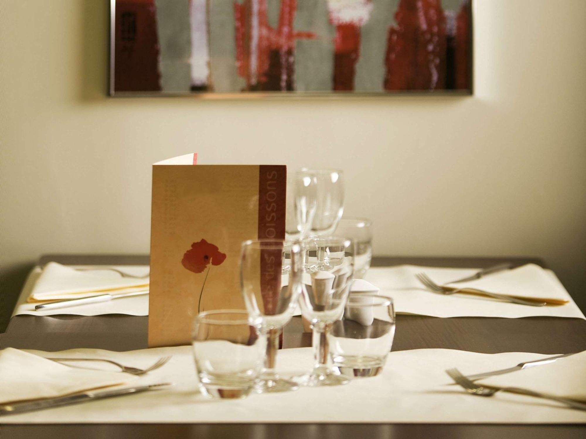 Hotel Ibis Paris Le Bourget La Courneuve Esterno foto