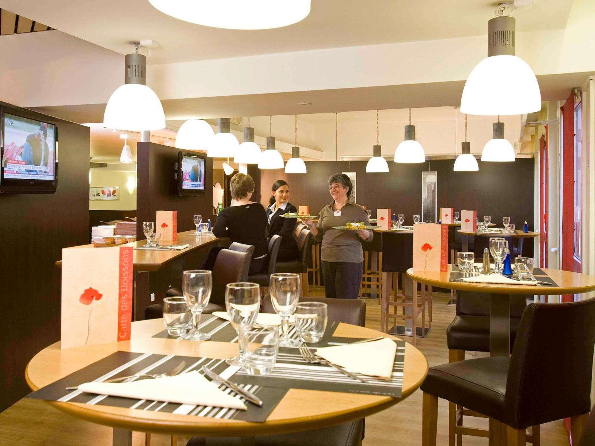 Hotel Ibis Paris Le Bourget La Courneuve Esterno foto