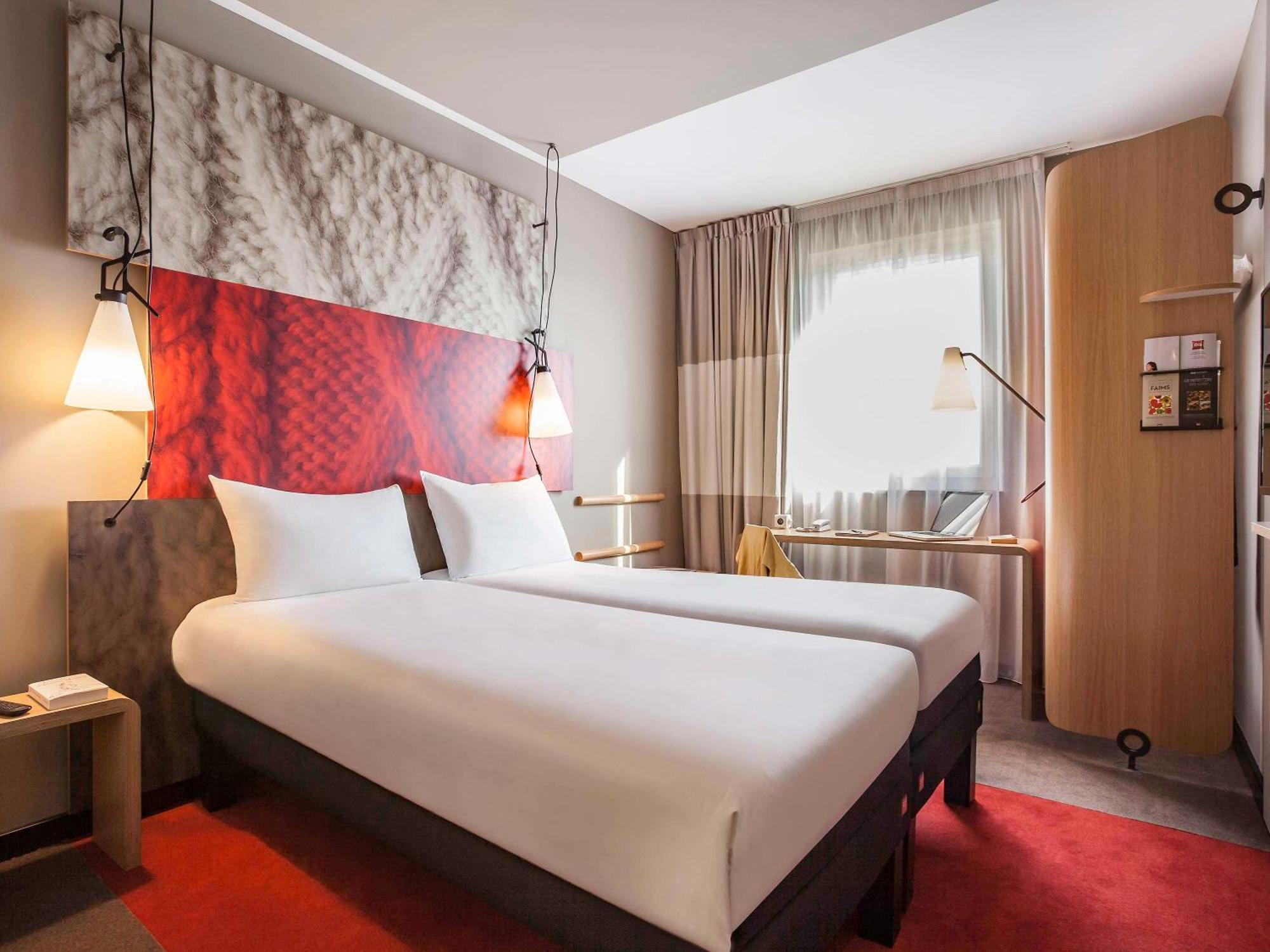 Hotel Ibis Paris Le Bourget La Courneuve Esterno foto