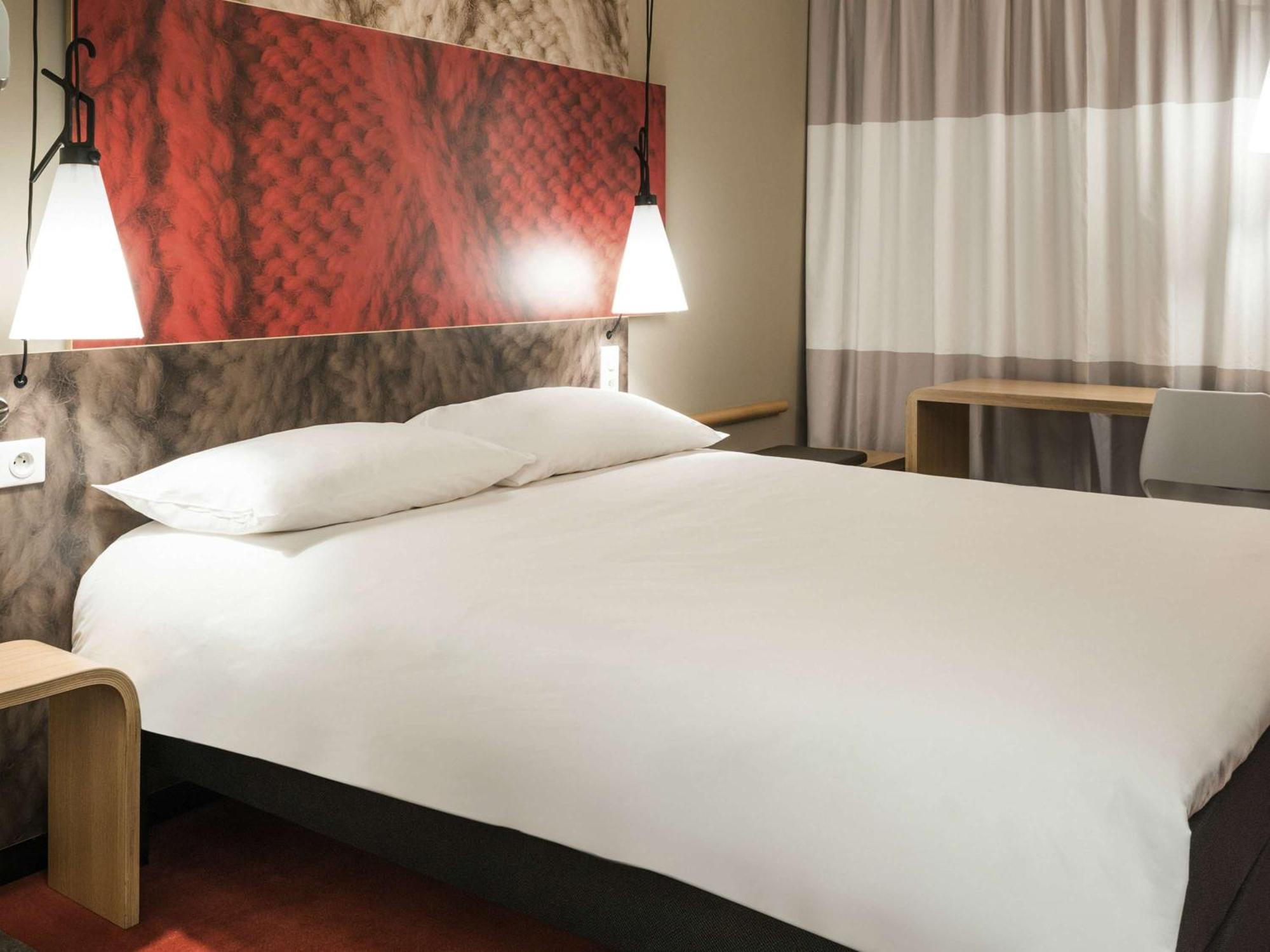 Hotel Ibis Paris Le Bourget La Courneuve Esterno foto
