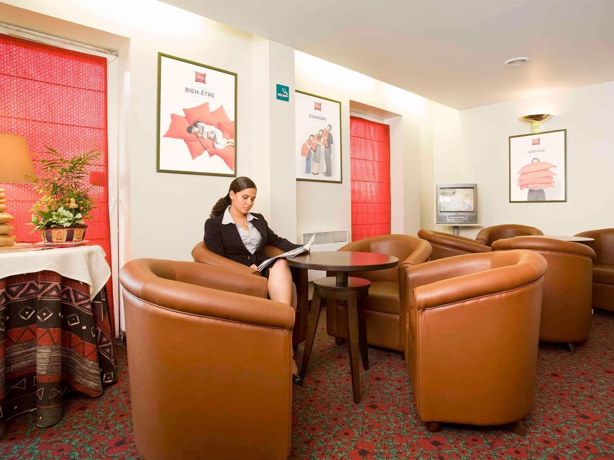 Hotel Ibis Paris Le Bourget La Courneuve Esterno foto