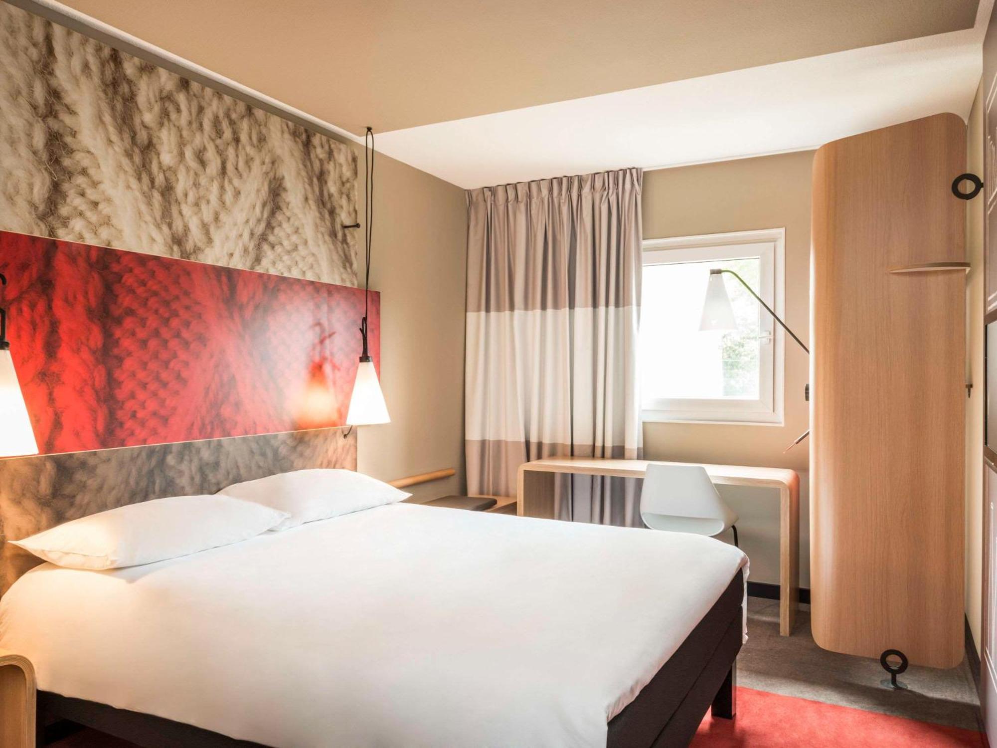 Hotel Ibis Paris Le Bourget La Courneuve Esterno foto