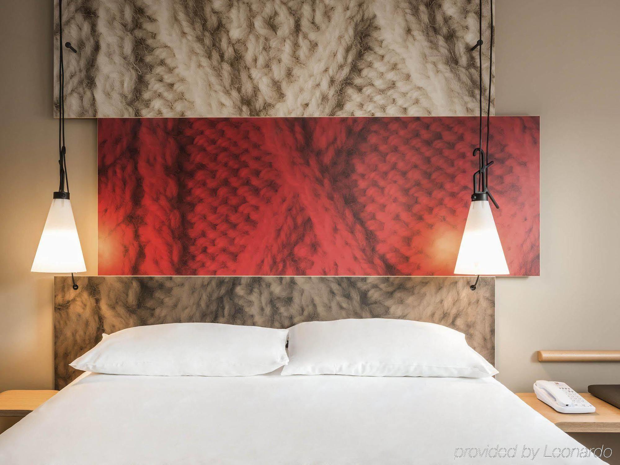 Hotel Ibis Paris Le Bourget La Courneuve Esterno foto