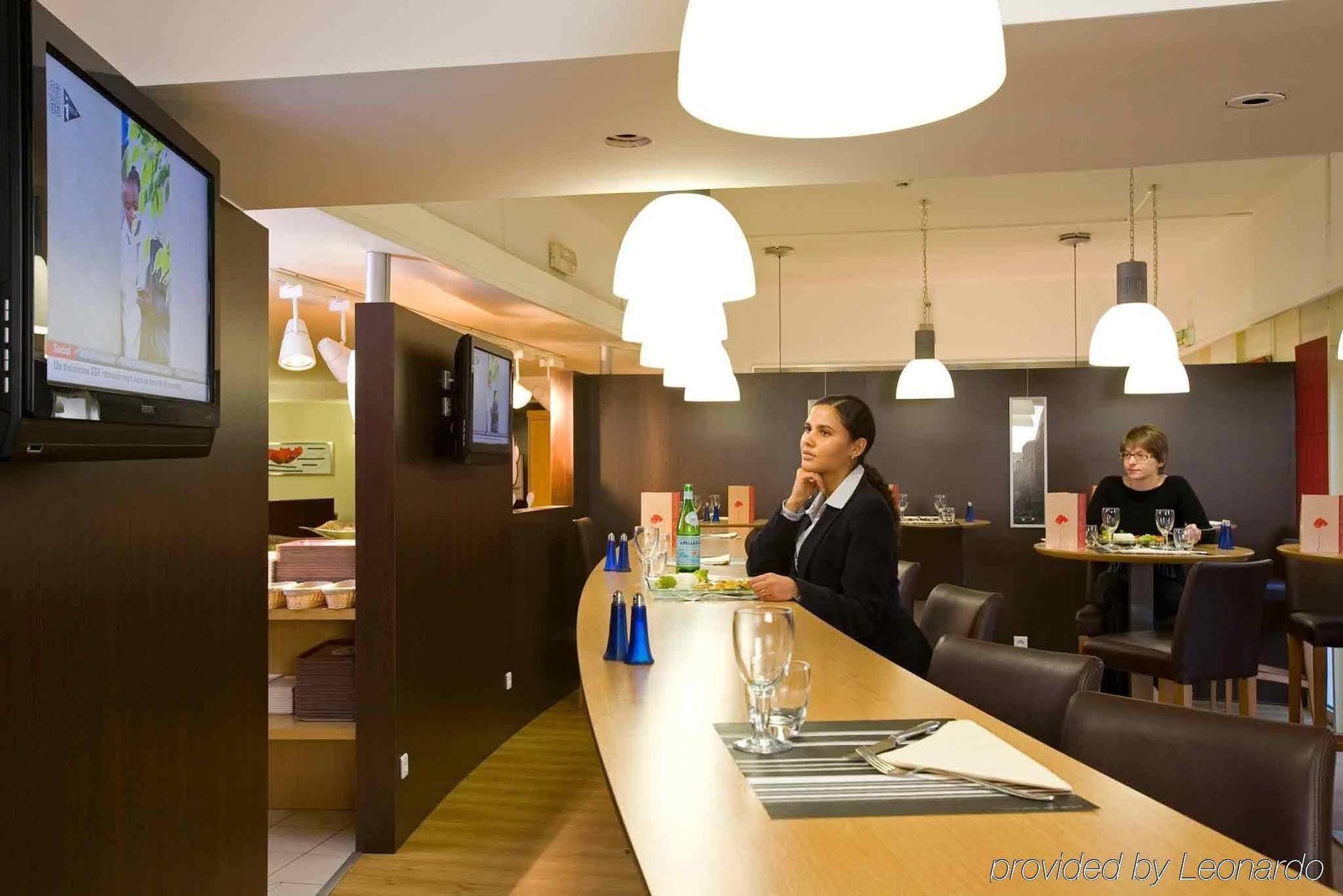 Hotel Ibis Paris Le Bourget La Courneuve Esterno foto