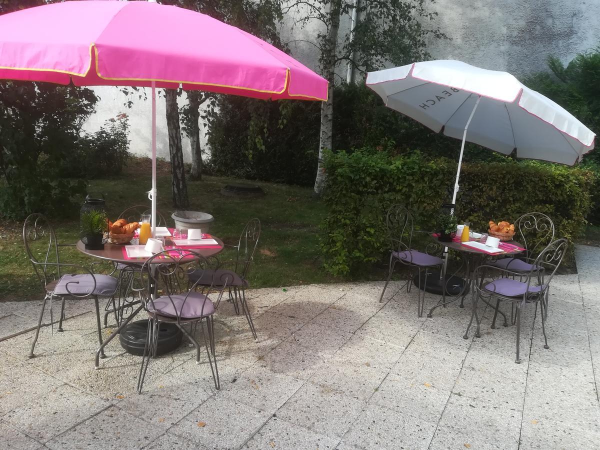 Hotel Ibis Paris Le Bourget La Courneuve Esterno foto